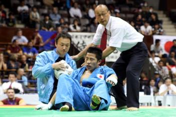 敗北後しばらく立ち上がれなかった田中