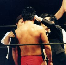 �ߓ��̔w��