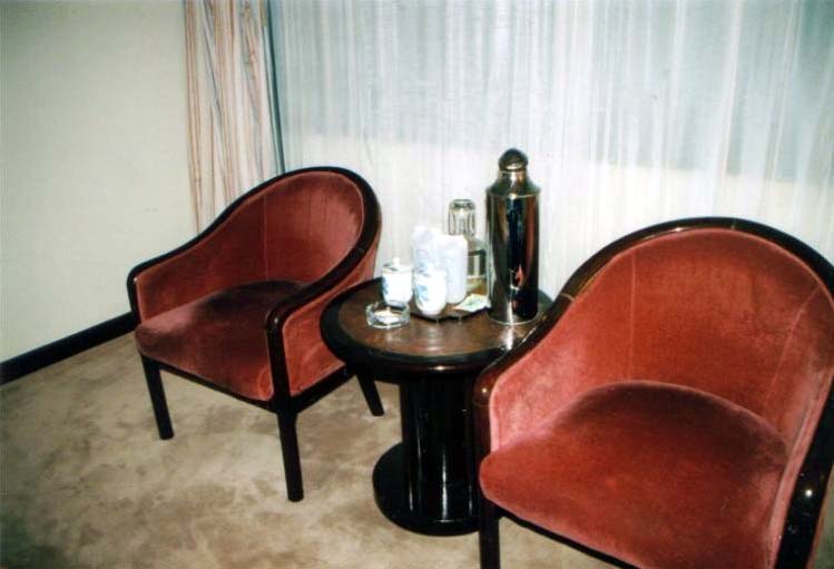 �e�[�u���̂����ɂ���̂��������P�R�O���󂵂����@�r�Ɠ��^�̂���