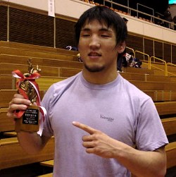 �g���t�B�[��Ў�ɏ΂݂𕂂��ׂ鏬��